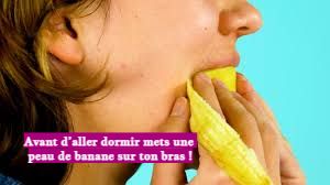 Avant d’aller dormir mets une peau de banane sur ton bras !