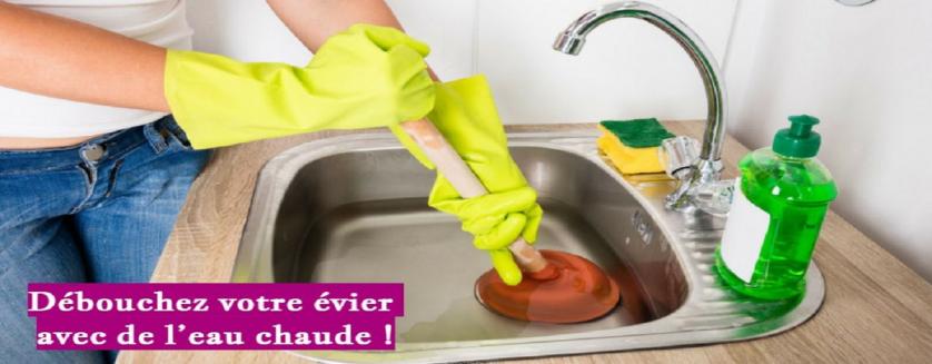 Débouchez votre évier avec de l’eau chaude !